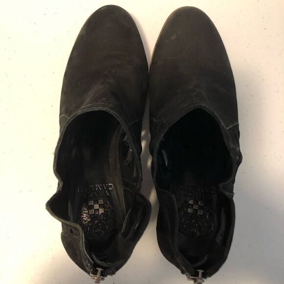 Vince Camuto Black suede perforated booties, 8M - Picture 4 of 8